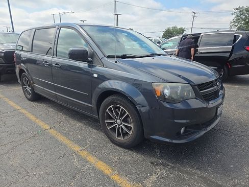 Used 2014 Dodge Grand Caravan SXT FWD image 4