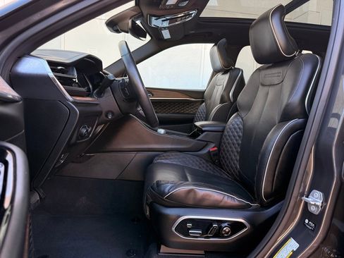 Used 2023 Jeep Grand Cherokee Summit w/ Luxury Tech Group V image 19