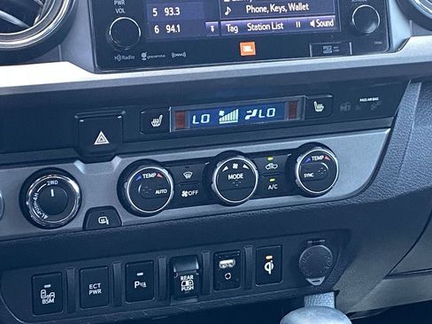 Used 2019 Toyota Tacoma TRD Off-Road AWD/4WD image 19