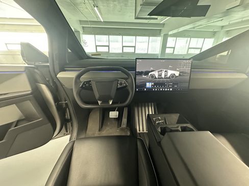 Used 2025 Tesla Cybertruck Cyberbeast AWD/4WD image 9