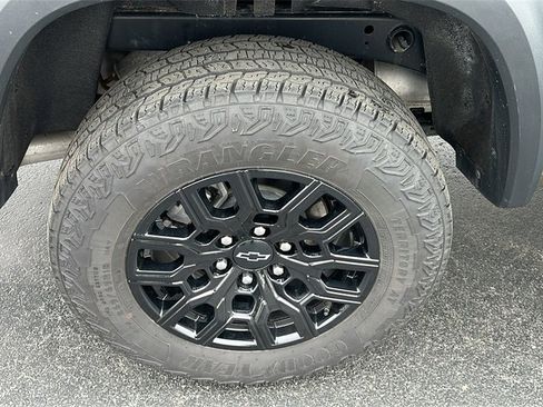 Used 2024 Chevrolet Colorado Trail Boss w/ Technology Package image 11