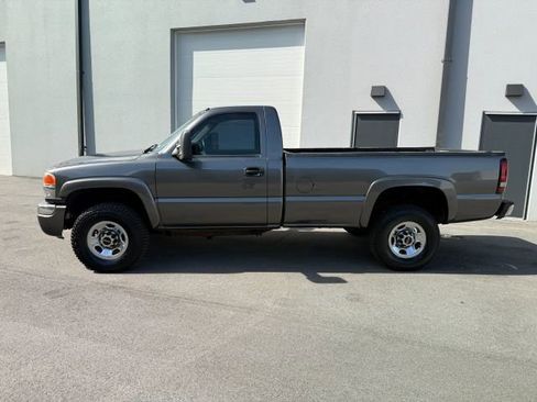 Used 2004 GMC Sierra 2500 SLE w/ Heavy-Duty Power Package AWD/4WD image 3