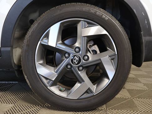 Certified 2024 Hyundai Venue SEL FWD image 18