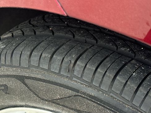 Used 2019 Chrysler Pacifica Touring-L Plus w/ Tire & Wheel Group FWD image 9
