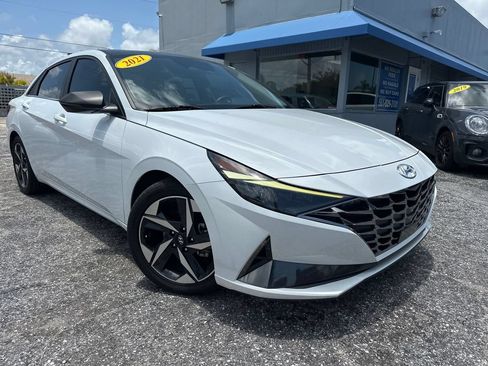 Used 2021 Hyundai Elantra Limited FWD image 2