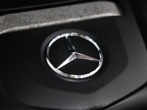 Used 2018 Mercedes-Benz GLC 300 4MATIC image 8