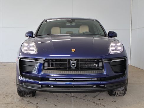 Used 2025 Porsche Macan image 12