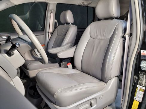 Used 2008 Toyota Sienna XLE image 16
