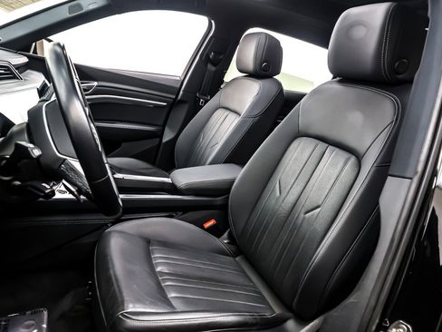 Used 2022 Audi e-tron Premium Plus w/ Premium Plus Package image 18