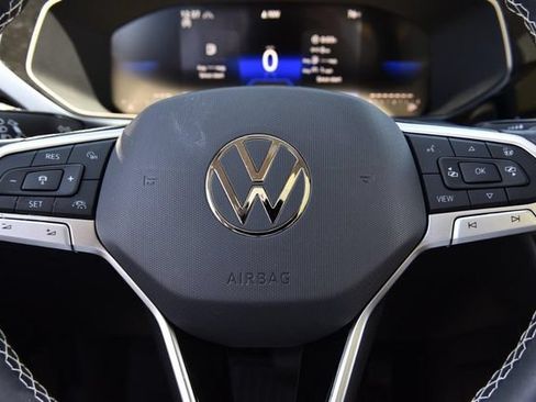 Certified 2023 Volkswagen Taos SE w/ Panoramic Sunroof Package AWD/4WD image 19