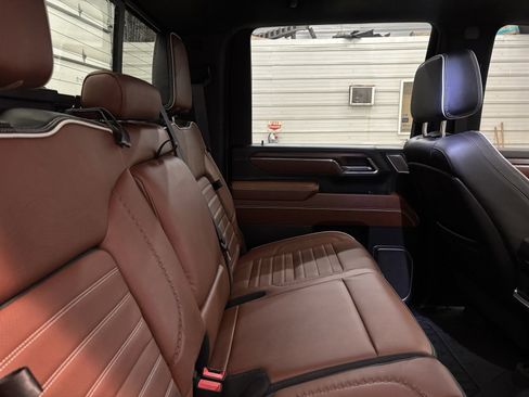 Used 2024 GMC Sierra 3500 Denali Ultimate image 41