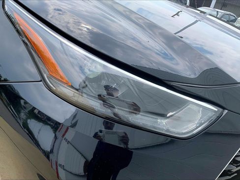 Used 2023 Toyota Highlander XLE AWD/4WD image 34