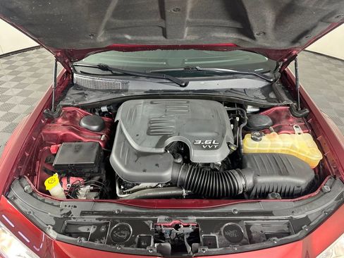 Used 2018 Chrysler 300 Limited w/ Safetytec Plus Group image 11