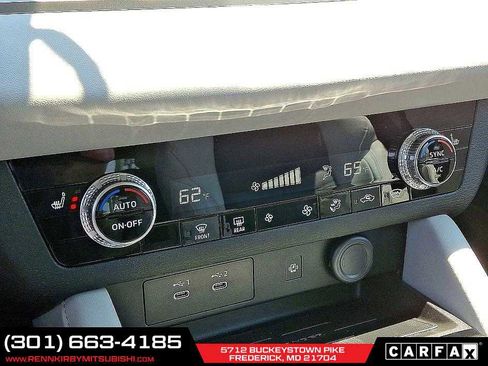 New 2025 Mitsubishi Outlander SE image 11