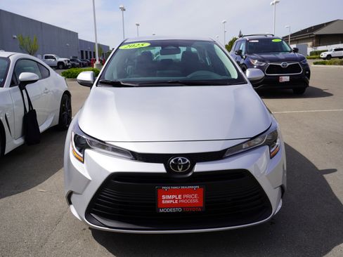 Used 2025 Toyota Corolla LE image 4