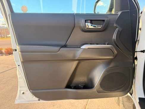 Used 2023 Toyota Tacoma TRD Sport image 9