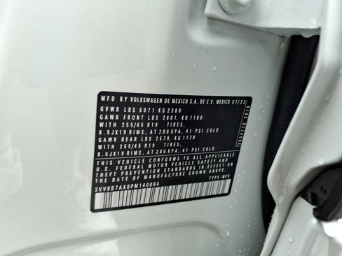 Certified 2023 Volkswagen Tiguan SE R-Line AWD/4WD image 17