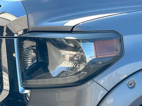 Used 2018 Toyota Tundra SR5 AWD/4WD image 10