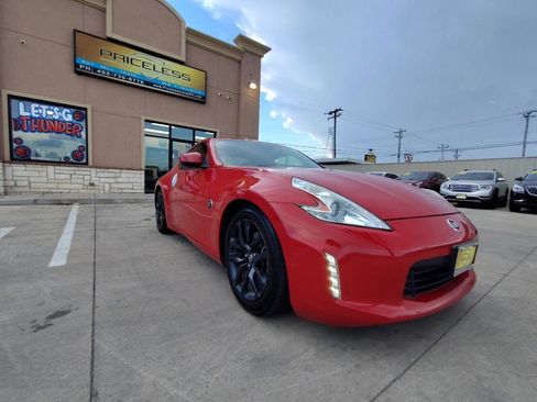 Used 2015 Nissan 370Z Coupe image 2