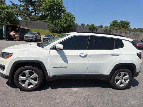 Used 2019 Jeep Compass Latitude w/ Cold Weather Group AWD/4WD image 3
