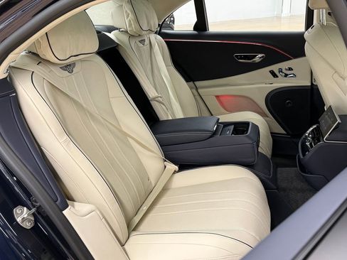 Used 2022 Bentley Flying Spur Plug-In Hybrid image 35