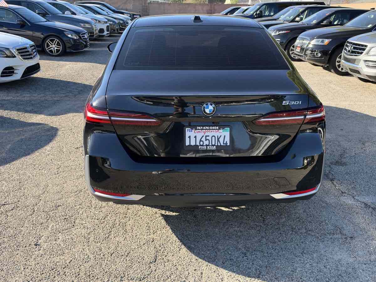 Used 2025 BMW 530i w/ Premium Package RWD image 5