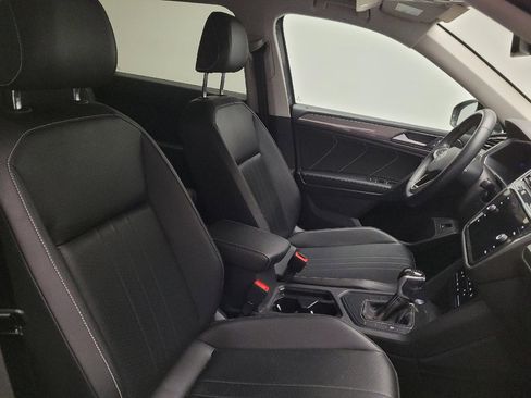 Used 2022 Volkswagen Tiguan SE FWD image 21