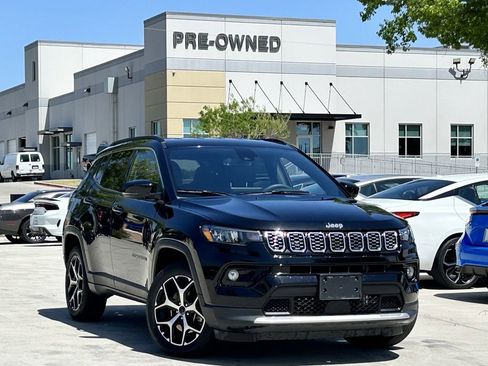 Used 2025 Jeep Compass Limited image 1