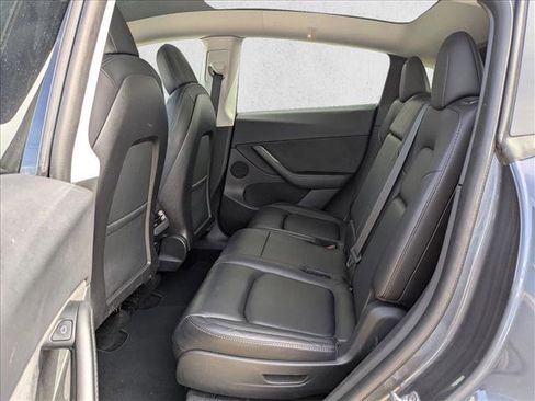 Used 2022 Tesla Model Y Long Range image 20