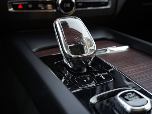 Used 2023 Volvo XC60 B5 Ultimate image 25