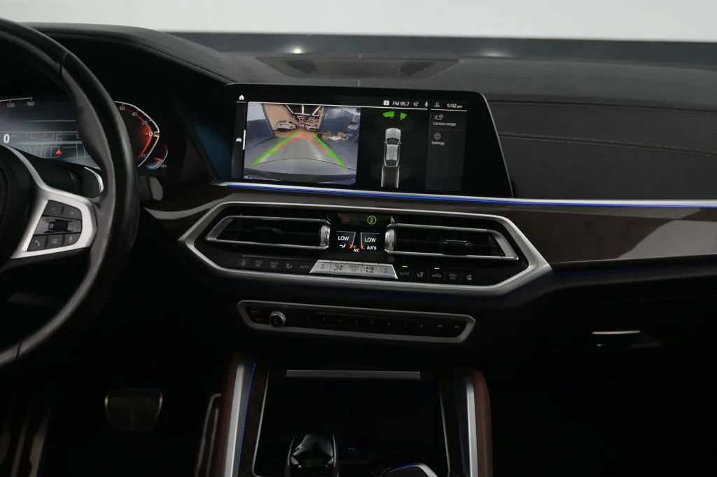 Used 2023 BMW X6 xDrive40i w/ M Sport Package AWD/4WD image 34