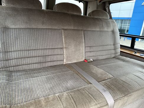 Used 1998 Chevrolet Express 1500 RWD image 30
