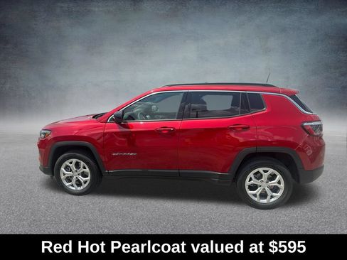 Used 2024 Jeep Compass Latitude AWD/4WD image 2