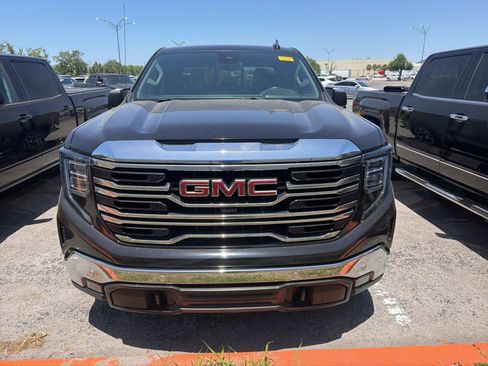 Used 2023 GMC Sierra 1500 SLT w/ SLT Premium Plus Package RWD image 2