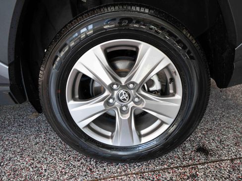 Used 2025 Toyota RAV4 LE AWD/4WD image 29