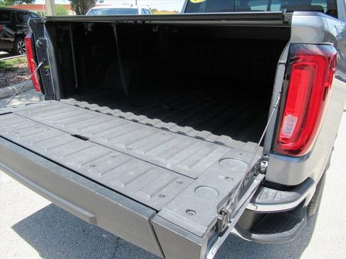 Used 2019 GMC Sierra 1500 SLT w/ SLT Premium Plus Package AWD/4WD image 32