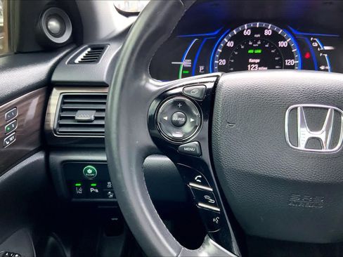 Used 2017 Honda Accord Touring image 24