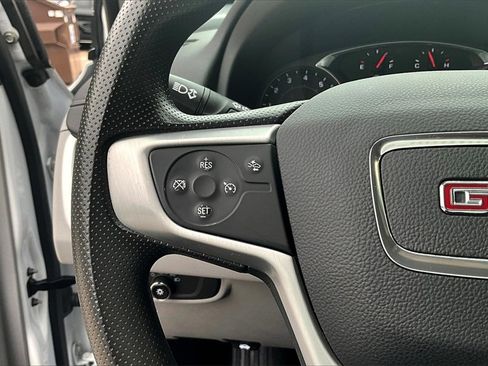 Used 2023 GMC Terrain SLE w/ Driver Convenience Package image 11