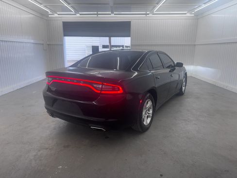 Used 2019 Dodge Charger SXT image 5