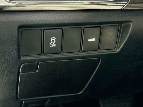 Used 2016 Toyota Avalon XLE Plus image 10