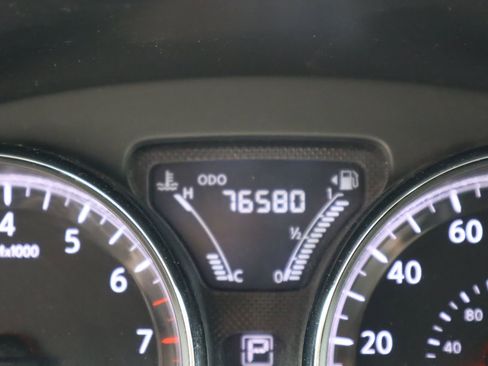 Used 2018 Nissan Versa SV w/ SV Special Edition FWD image 9