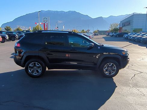 Used 2019 Jeep Cherokee Trailhawk image 2