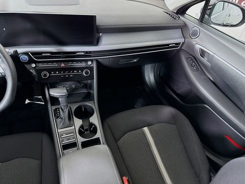 Certified 2025 Hyundai Sonata SE image 24
