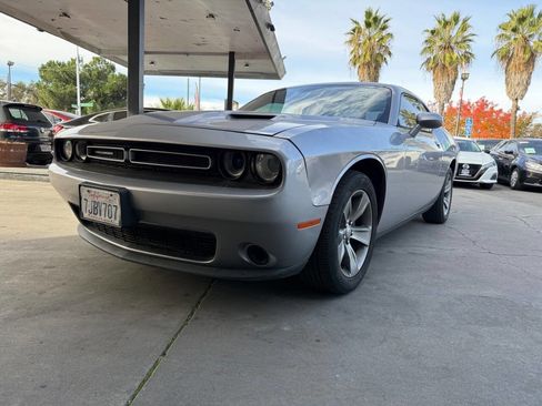 Used 2015 Dodge Challenger SXT w/ Driver Convenience Group image 2