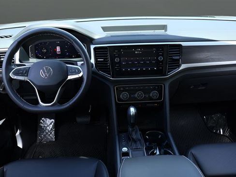 Certified 2023 Volkswagen Atlas SE w/ Panoramic Sunroof Package FWD image 17