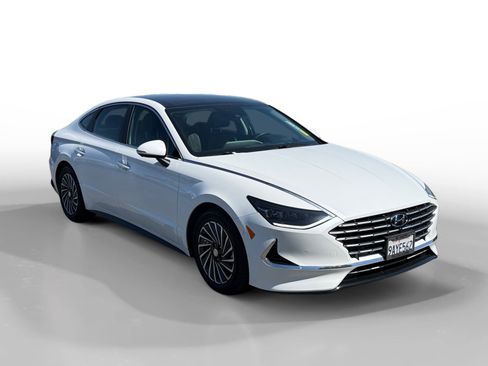 Certified 2022 Hyundai Sonata Limited w/ Cargo Package FWD image 7