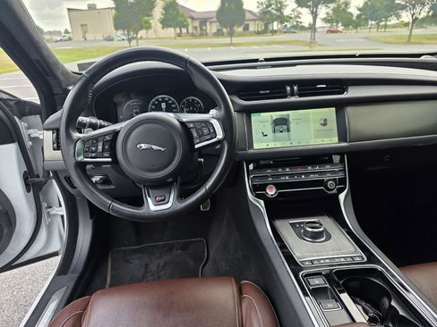 Used 2019 Jaguar XF S image 19