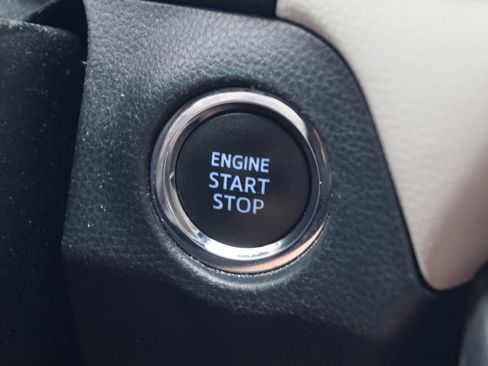 Used 2019 Toyota RAV4 XLE Premium FWD image 21