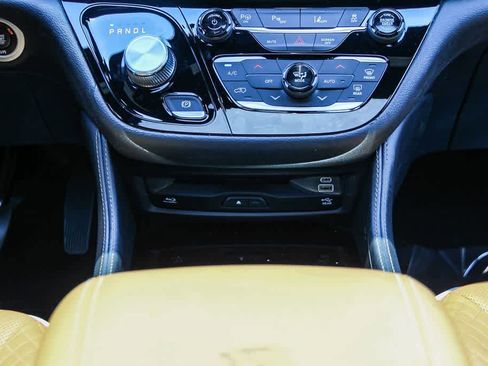 Used 2022 Chrysler Pacifica Pinnacle FWD image 14