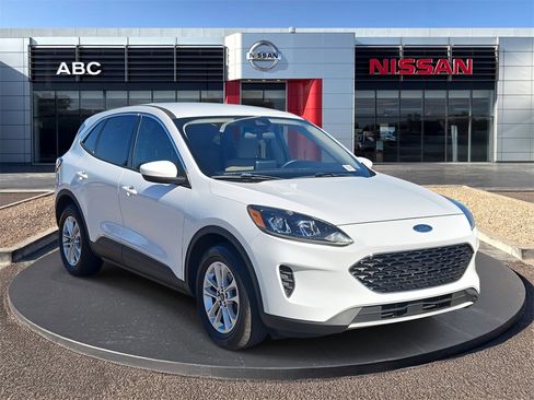 Used 2020 Ford Escape SE image 3